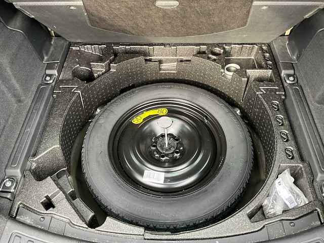 Land rover - 2019 - discovery sport 2.0 td4 hse - td4 hse - personenauto - afbeelding 35 van  43