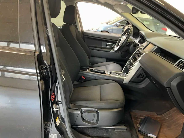 Land rover - 2019 - discovery sport 2.0 td4 se awd - td4 se awd - personenauto - afbeelding 7 van  24