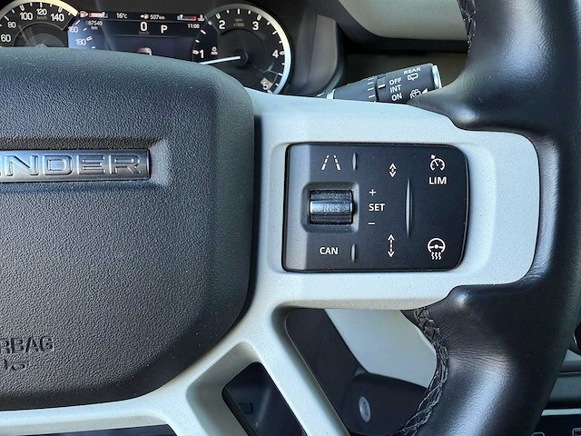 Land rover - defender - 110 se 3.0 d200 - car - 2023 - afbeelding 1 van  17