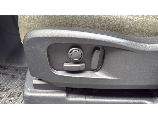 Land rover - defender - 110 se 3.0 d200 - car - 2023 - afbeelding 2 van  17