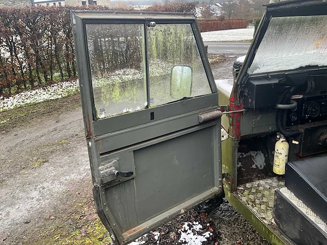 Land rover 4x4 jeep oldtimer - afbeelding 8 van  31