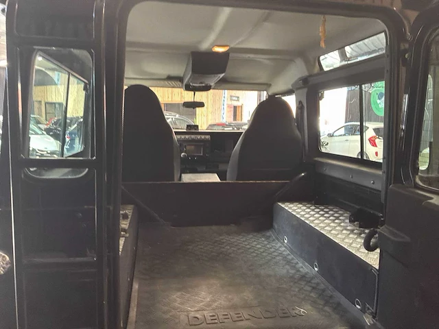 Land rover defender auto - 2,5 td5 4x4 – 122 pk – 2005 – 200,689 km – commercieel - afbeelding 20 van  59
