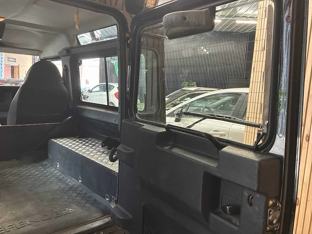 Land rover defender auto - 2,5 td5 4x4 – 122 pk – 2005 – 200,689 km – commercieel - afbeelding 21 van  59