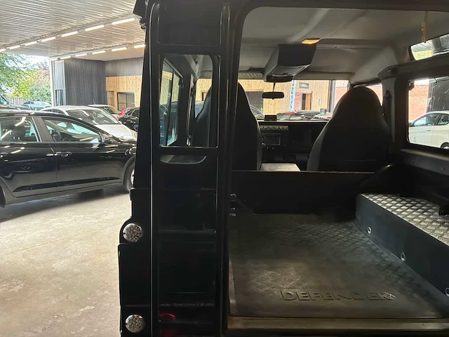 Land rover defender auto - 2,5 td5 4x4 – 122 pk – 2005 – 200,689 km – commercieel - afbeelding 22 van  59