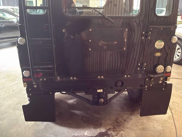 Land rover defender auto - 2,5 td5 4x4 – 122 pk – 2005 – 200,689 km – commercieel - afbeelding 23 van  59