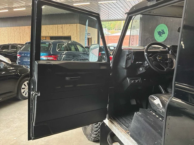 Land rover defender auto - 2,5 td5 4x4 – 122 pk – 2005 – 200,689 km – commercieel - afbeelding 14 van  59