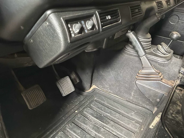 Land rover defender auto - 2,5 td5 4x4 – 122 pk – 2005 – 200,689 km – commercieel - afbeelding 16 van  59