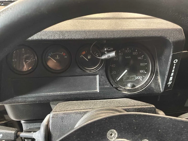 Land rover defender auto - 2,5 td5 4x4 – 122 pk – 2005 – 200,689 km – commercieel - afbeelding 19 van  59