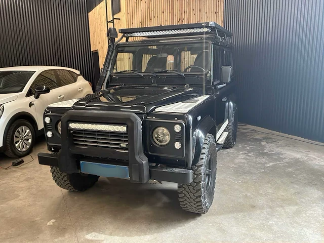 Land rover defender auto - 2,5 td5 4x4 – 122 pk – 2005 – 200,689 km – commercieel - afbeelding 1 van  59