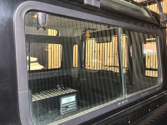 Land rover defender auto - 2,5 td5 4x4 – 122 pk – 2005 – 200,689 km – commercieel - afbeelding 25 van  59