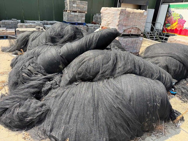 Landbouw-/vogelnet / gewasbeschermingsnet ca. 12.500 m² (8x) - afbeelding 1 van  2