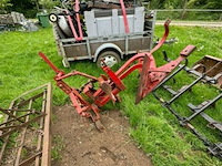 Landbouw werktuig rode kleur - afbeelding 1 van  2