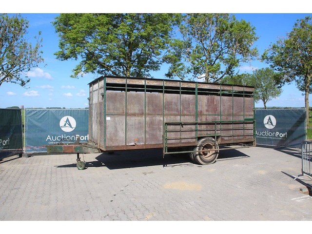 Landbouwaanhanger veewagen met hydraulische laadbrug - afbeelding 1 van  1