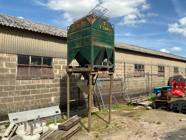 Landbouwopslagtrechter / graanhopper - afbeelding 3 van  8