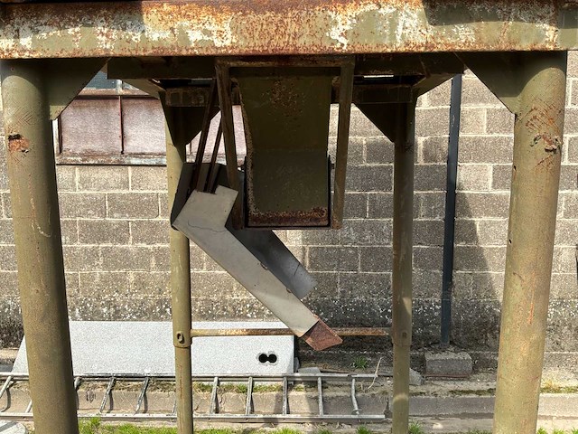 Landbouwopslagtrechter / graanhopper - afbeelding 6 van  8