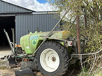 Landbouwtank met frame en pomp – buiten gebruik gesteld – gebruikt als watervat overige landbouwmachines