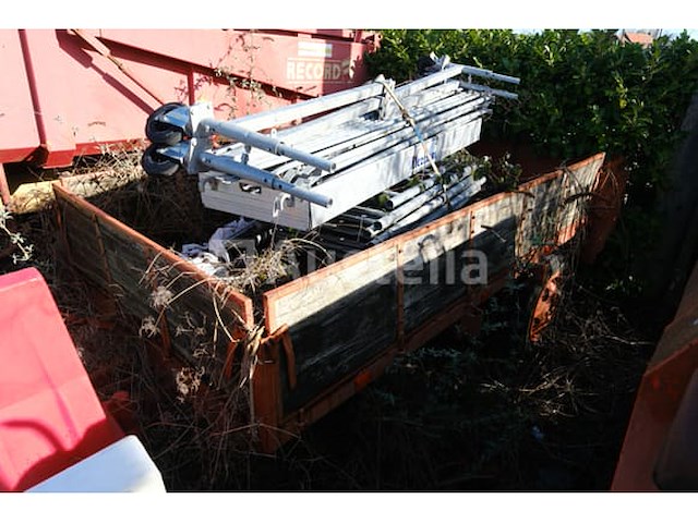 Landbouwtrailer merk en model onleesbaar - afbeelding 2 van  9