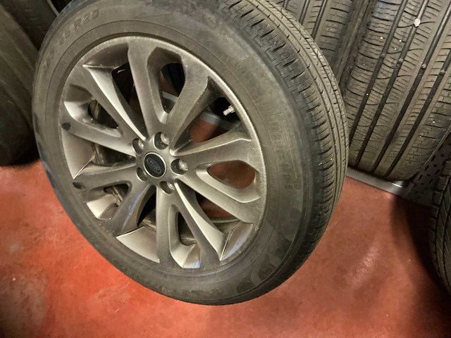 Landrover velg met band (4x) - afbeelding 1 van  2