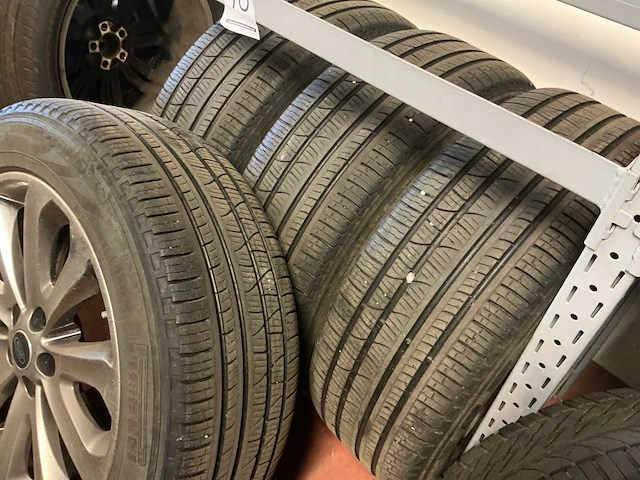 Landrover velg met band (4x) - afbeelding 2 van  2