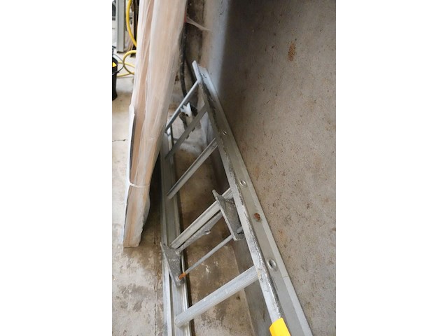 Lange ladder 22 treden (ongeveer 6m lengte) - afbeelding 2 van  3