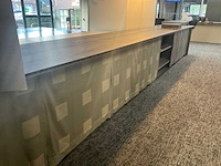 Lange legbordstelling met houten bovenblad als toog - afbeelding 6 van  18