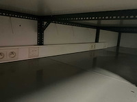 Lange legbordstelling met houten bovenblad als toog - afbeelding 9 van  18