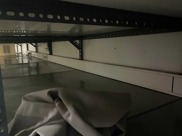 Lange legbordstelling met houten bovenblad als toog - afbeelding 10 van  18