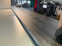 Lange legbordstelling met houten bovenblad als toog - afbeelding 13 van  18