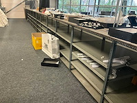 Lange legbordstelling met houten bovenblad als toog - afbeelding 17 van  18