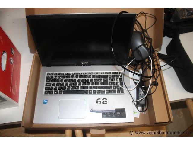 Laptop, acer, met intel core i3 processor, met muis en lader, werking niet gekend, paswoord niet gekend - afbeelding 1 van  3
