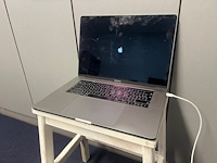 Laptop apple macbook pro model a1990 met lader (beveiligd met wachtwoord) (2) - afbeelding 1 van  8