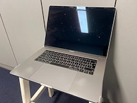 Laptop apple macbook pro model a1990 met lader (scherm defect en beveiligd met wachtwoord) (1) - afbeelding 1 van  3