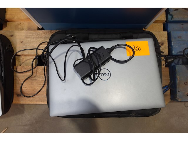 Laptop dell met lader - afbeelding 1 van  6