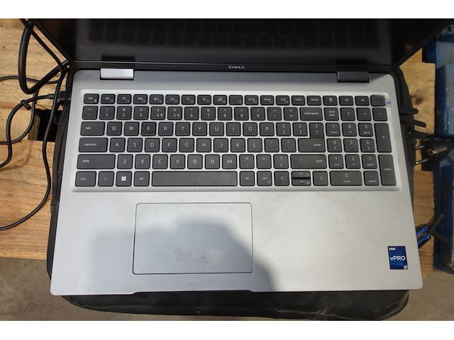Laptop dell met lader - afbeelding 2 van  6