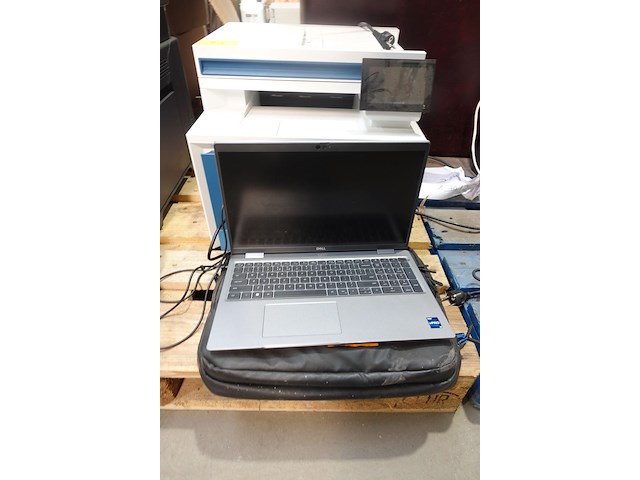 Laptop dell met lader - afbeelding 3 van  6
