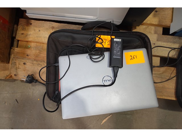 Laptop dell met lader - afbeelding 1 van  6
