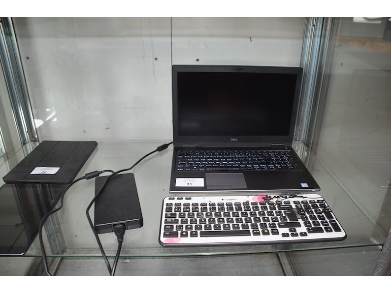 Laptop - printer - beelden - koffieapparaat - enz