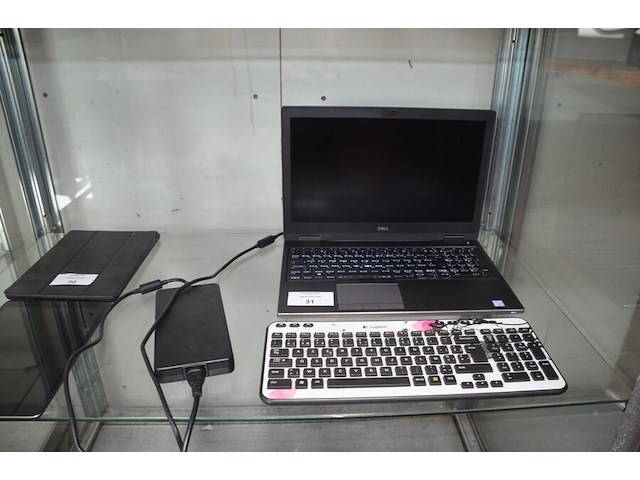 Laptop dell precision 7540 met lader intel core i7 9th gen , toetsenbord logitech (3,13) - afbeelding 1 van  9