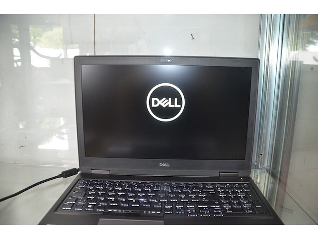 Laptop dell precision 7540 met lader intel core i7 9th gen , toetsenbord logitech (3,13) - afbeelding 4 van  9
