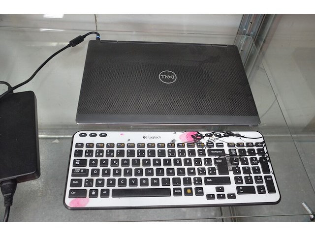 Laptop dell precision 7540 met lader intel core i7 9th gen , toetsenbord logitech (3,13) - afbeelding 8 van  9