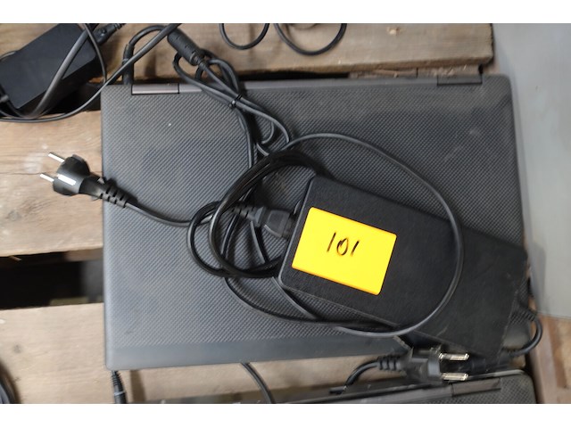 Laptop dell - afbeelding 1 van  4