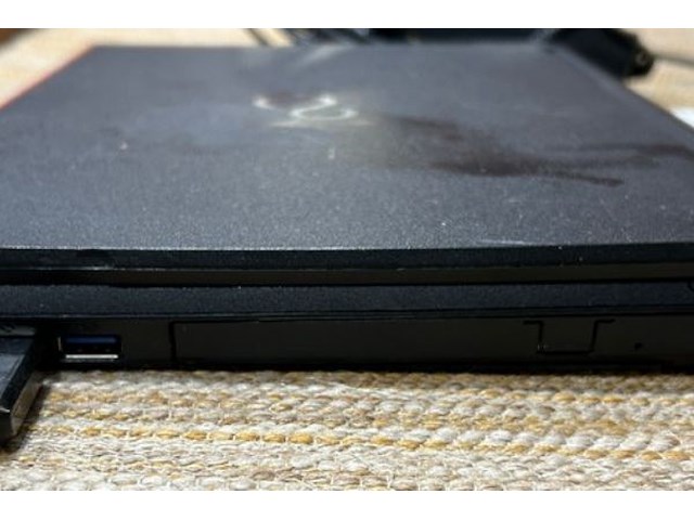 Laptop fujitsu - afbeelding 8 van  11