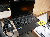 Laptop met lader hisi - afbeelding 1 van  4