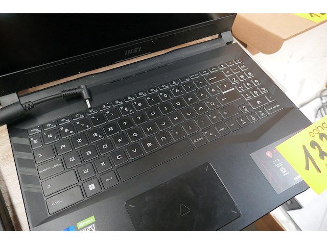 Laptop met lader hisi - afbeelding 2 van  4