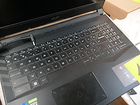 Laptop met lader hisi - afbeelding 2 van  4