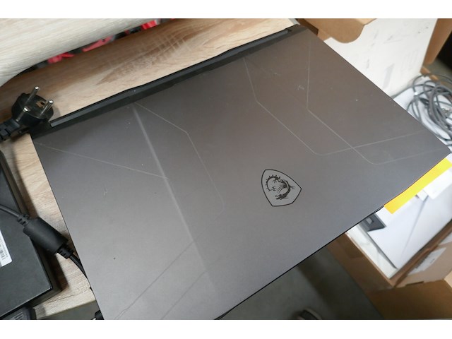 Laptop met lader hisi - afbeelding 3 van  4