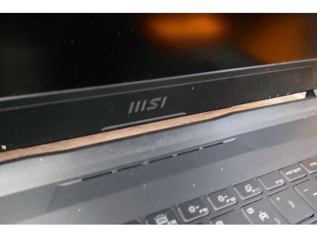 Laptop met lader hisi - afbeelding 4 van  4