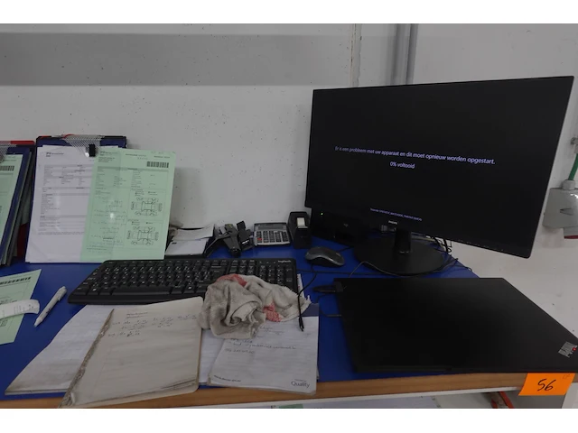Laptop samen met 2x kast & inhoud - afbeelding 2 van  6