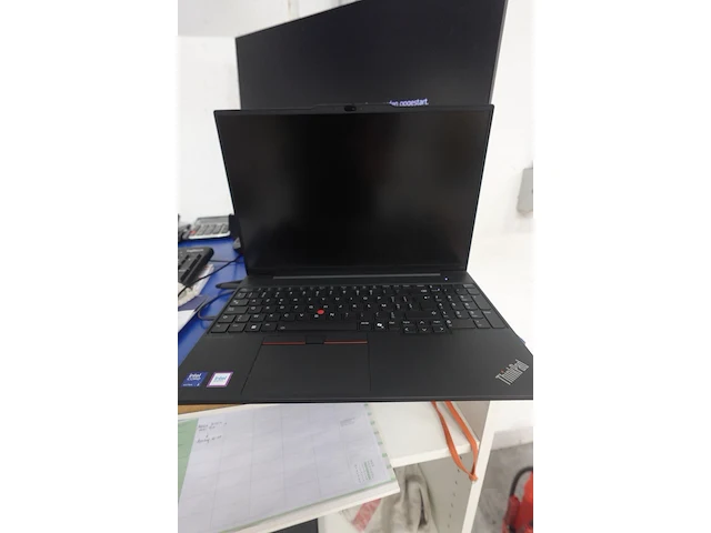 Laptop samen met 2x kast & inhoud - afbeelding 3 van  6