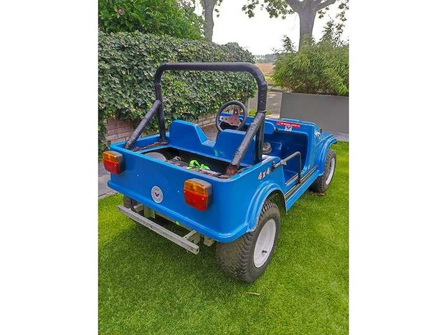 Laredo - jeep - luna parc - afbeelding 6 van  12